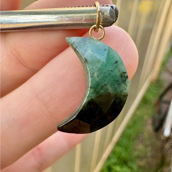 8.00ctw solid 14k yellow gold genuine emerald moon pendant - Picture 6 of 14